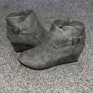 Rampage buckle zip grey tan bootie size 8